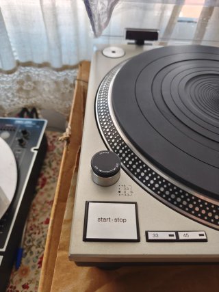 (1) Technics SL-1200MK2 Tocadiscos