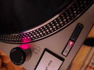 (1) Technics SL-1200MK2 Tocadiscos