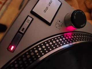 (1) Technics SL-1200MK2 Tocadiscos