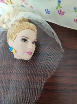 Bambola Barbie con vestito da sposa