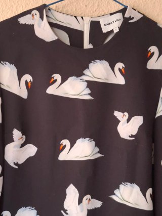 Vestido,negro, cisnes de Bimba y Lola