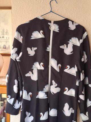 Vestido,negro, cisnes de Bimba y Lola