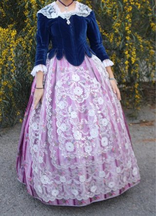 Conjunto Fallera: 2 Corpiños y Falda