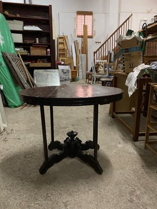 Mesa redonda madera oscura