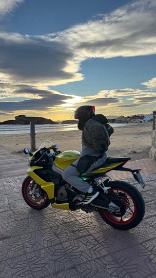 Aprilia RS 660 2023 Acid Gold - 15.000km
