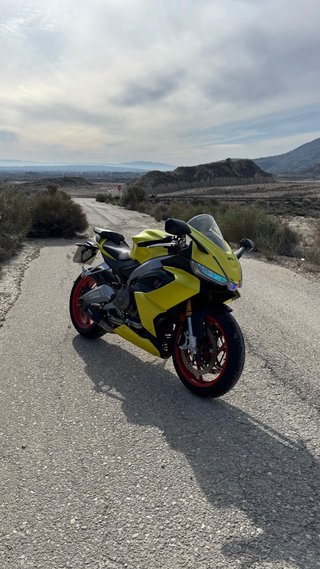 Aprilia RS 660 2023 Acid Gold - 15.000km
