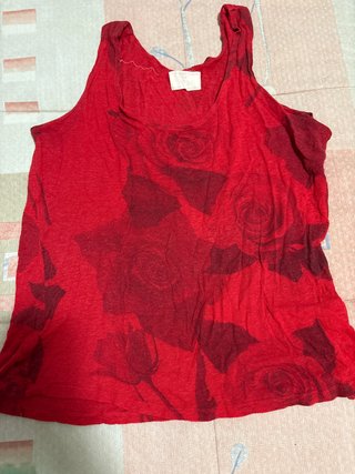 Camiseta tirantes roja flores