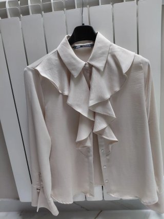 Camicia Zara beige con rouches