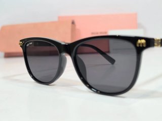 Occhiali da sole Miu Miu neri con astuccio