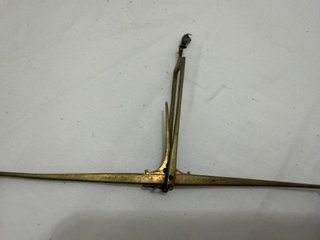 Balanza francesa con dos ponderales. Siglo XVIII