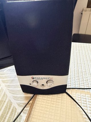 Monitor Acer y Altavoces Negros