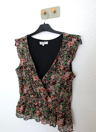 Top marca Morgan. Nuevo. Color negro con estampado