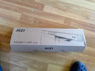 MSI Modern LED Lux Luz de Pantalla