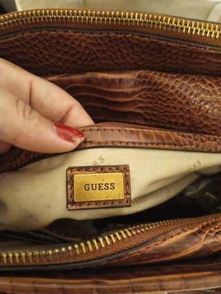 Borsa Guess effetto coccodrillo marrone