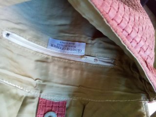 Bolso piel rosa con cadena
