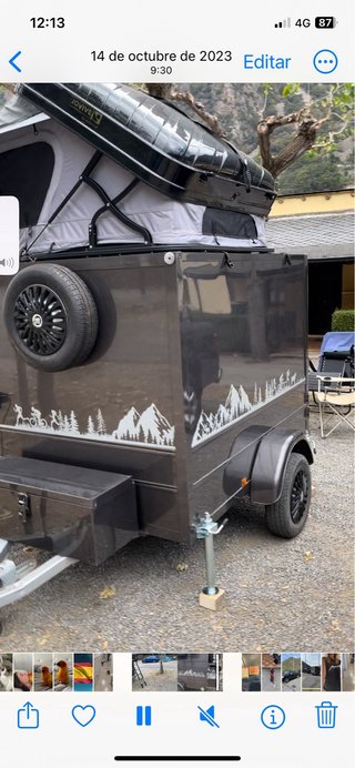 Remolque Camper Negro con Decoración