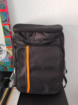Mochila Térmica Negra con Detalles Naranja