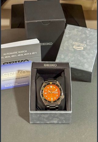 Reloj Seiko 5 Automático Naranja y Negro