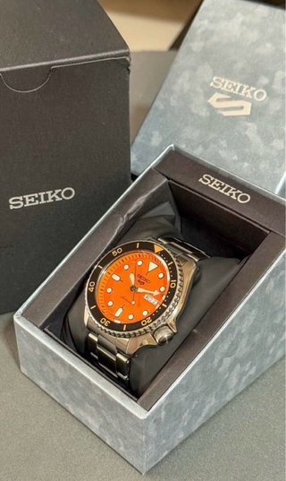 Reloj Seiko 5 Automático Naranja y Negro