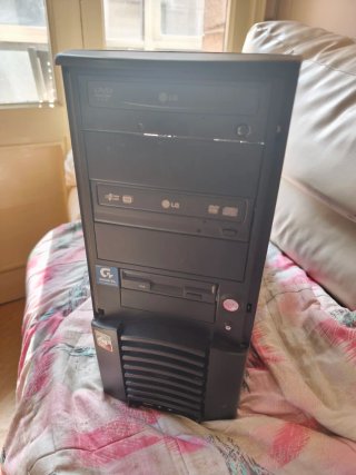 Lote PCs: Antiguo y Moderno