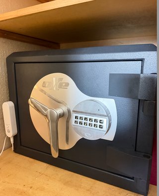 Caja fuerte digital con teclado numérico