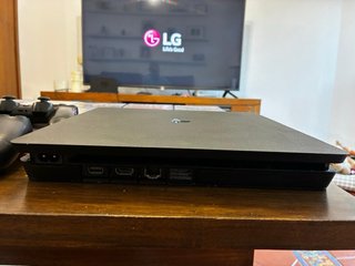 PS4 nera + controller + giochi