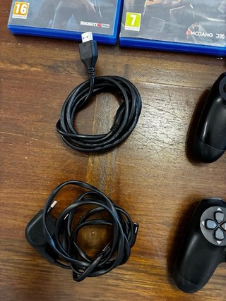 PS4 nera + controller + giochi