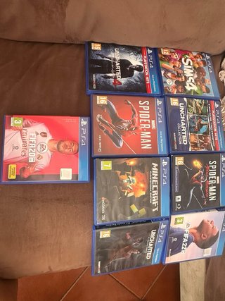 PS4 nera + controller + giochi
