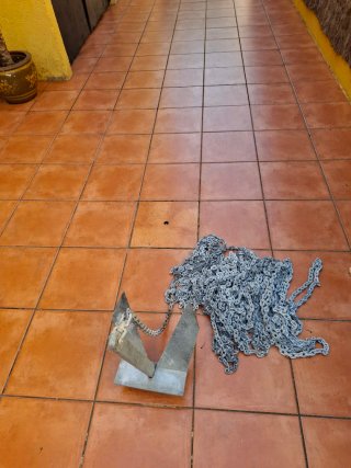 Ancla de barco con cadena