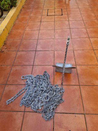 Ancla de barco con cadena