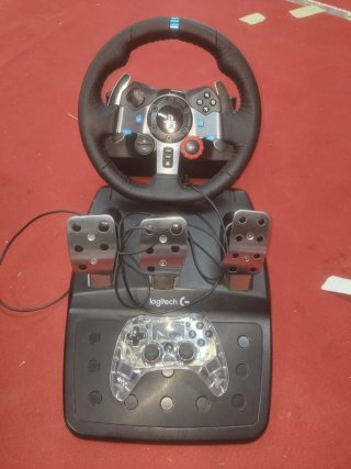 Volante Logitech G293 com Pedais