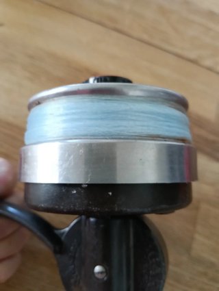Carrete de pesca vintage SAGARRA SUPER botón rojo