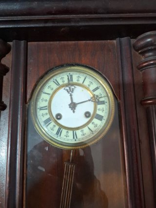 Orologio a pendolo da muro antico