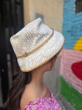 Sombrero estilo pescador Carolina Herrera