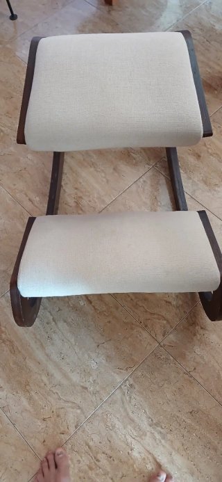 Silla Ergonómica Balancín Madera y Tela Beige