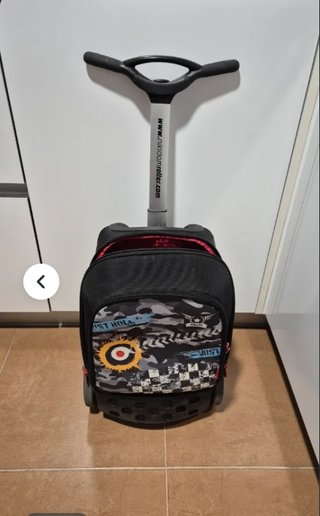 Mochila con ruedas y diseño camuflaje