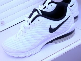 Zapatillas Nike Blancas y Negras