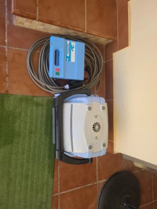 Robot Limpiafondos Piscina Thiphoon Flowbot