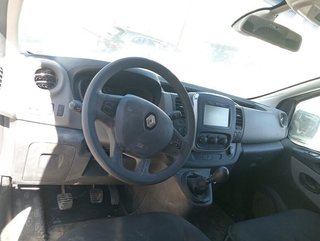 Centralita motor 237106626r renault trafic 103046