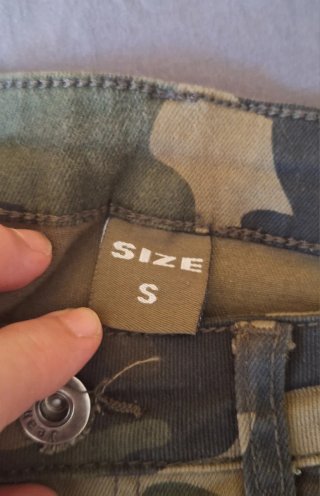 Pantaloni cargo camouflage