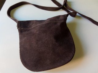 Bolso bandolera marrón de piel de serraje Zara