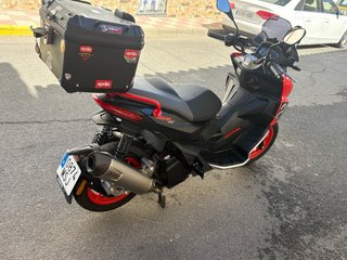 Baul y soporte para moto Aprilia Sr Gt 125cc marca