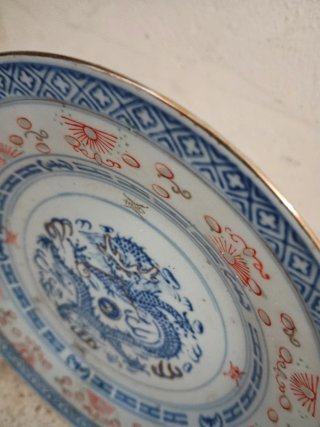 Prato decorativo dragão azul e branco
