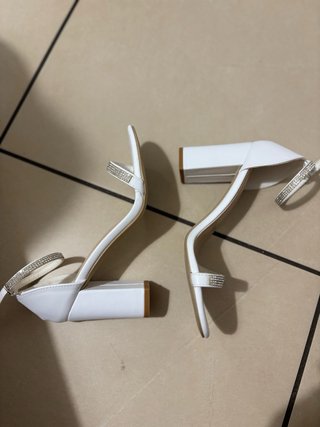 Scarpe con tacco bianche con strass