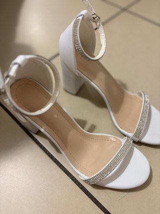 Scarpe con tacco bianche con strass
