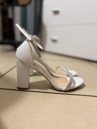 Scarpe con tacco bianche con strass