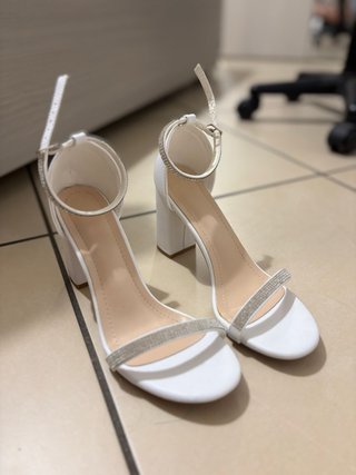 Scarpe con tacco bianche con strass