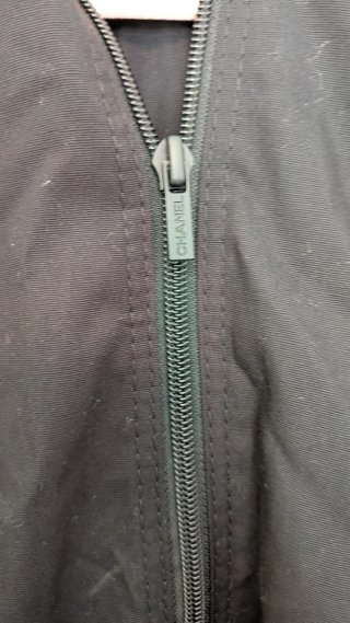 Funda para ropa Chanel negra