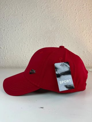 Gorra Nike Roja  (Con etiqueta)