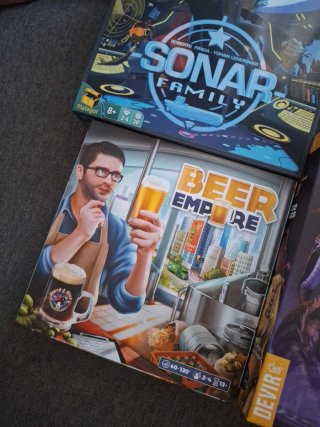 Juegos de mesa: Beer Empire, Sonar Family, Mage Wa